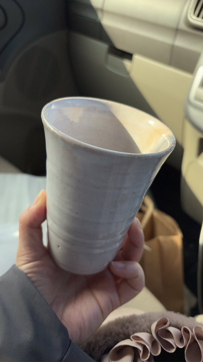 なまこちゃん初めて捌いた‼️
めちゃ怖かったけど…美味しくいただきました😋あと、今日のこっちゃんお弁当とサザエとこないだ彼氏と一緒に作った陶芸のコップ届いた🥰🥰
割らないように気をつけます笑