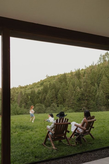 “Nada é tão necessário para o homem como a certeza de que está no caminho certo.”

— Tolstói