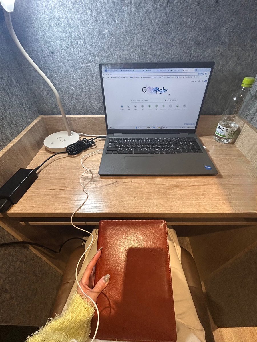 frontier_kouhou's tweet photo. 本社にこういうスペースがあるだけでめっちゃ集中出来る🫥✍🏻
みんなで集まれるオープンスペースもあれば掘りごたつもあれば個室もある、自慢のオフィスです✨️

#オフィス #本社 https://t.co/NRe6oMTECx