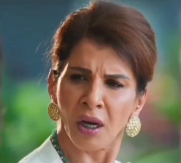 MEGHA_1925's tweet photo. Such a sloppy writing🤐
If KP was constantly feeding  info to Abhira,then why did it take her 8yr to reach Maira😌
She didn’t even know about Maira’s trauma or that she’d been expelled from 10 schools
Makers made a mother behave like a stranger to her own child😐
#yrkkh
#yrkkh4 https://t.co/CuIVadIswQ