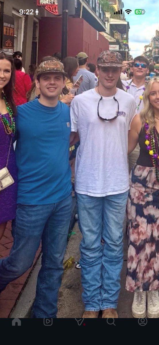 Heintigerluvr's tweet photo. Nice mardi gras fit man way to keep it festive 🤡#bluecollar https://t.co/52xkrKQJr5
