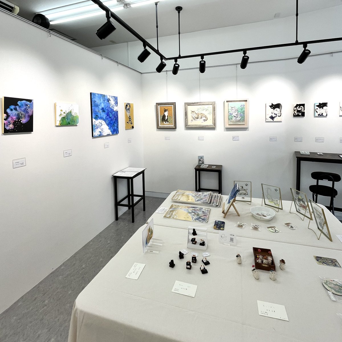 「ねこのひ。展」開催中です。
前半の日程にご来場いただいた方々、どうもありがとうございました。
後半も引き続きどうぞよろしくお願いします。
会場：立川アートスペース
会期： 2月17日(火)〜2026年2月22日（日）
時間： 12:00〜18:00(最終日：17:00)