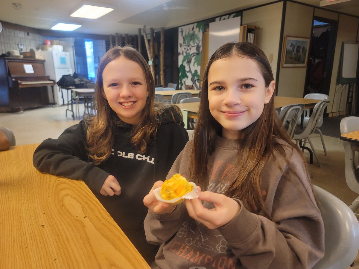 EOEC_TDSB's tweet photo. A culinary adventure: @ChineDrivePS & @BrookmillBlvdPS participate in a high-stakes operation-farm-fresh dairy & farm veggies interrogated by heat until they agree 2 become a creamy custard masterpiece. That is quiche, my friends! #Farm2Table #Farm2Cafeteria #HealthyLiving https://t.co/q4ejMyAx0W