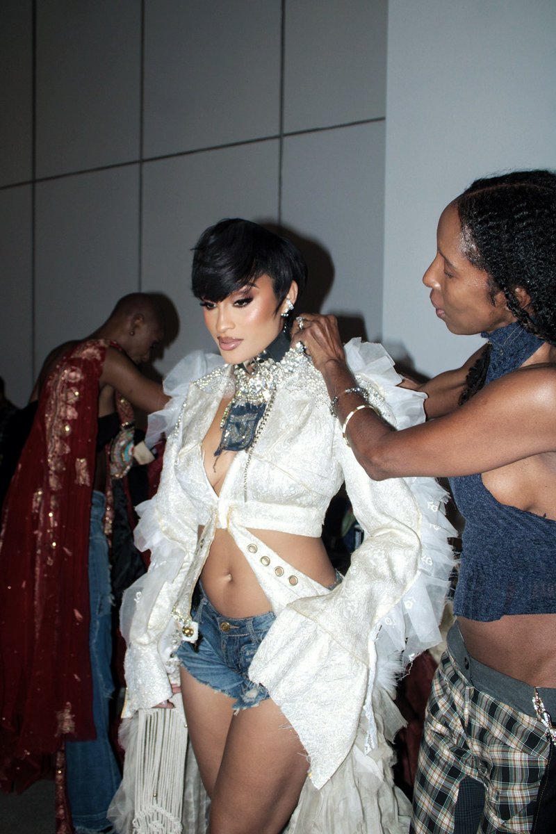 JaneishaJohn's tweet photo. #NYFW #JaneishaJohn Walking for Jamaican designer #TanyaMarie at @mefeater annual #GalentinesFashionShow https://t.co/6BVAITucxE