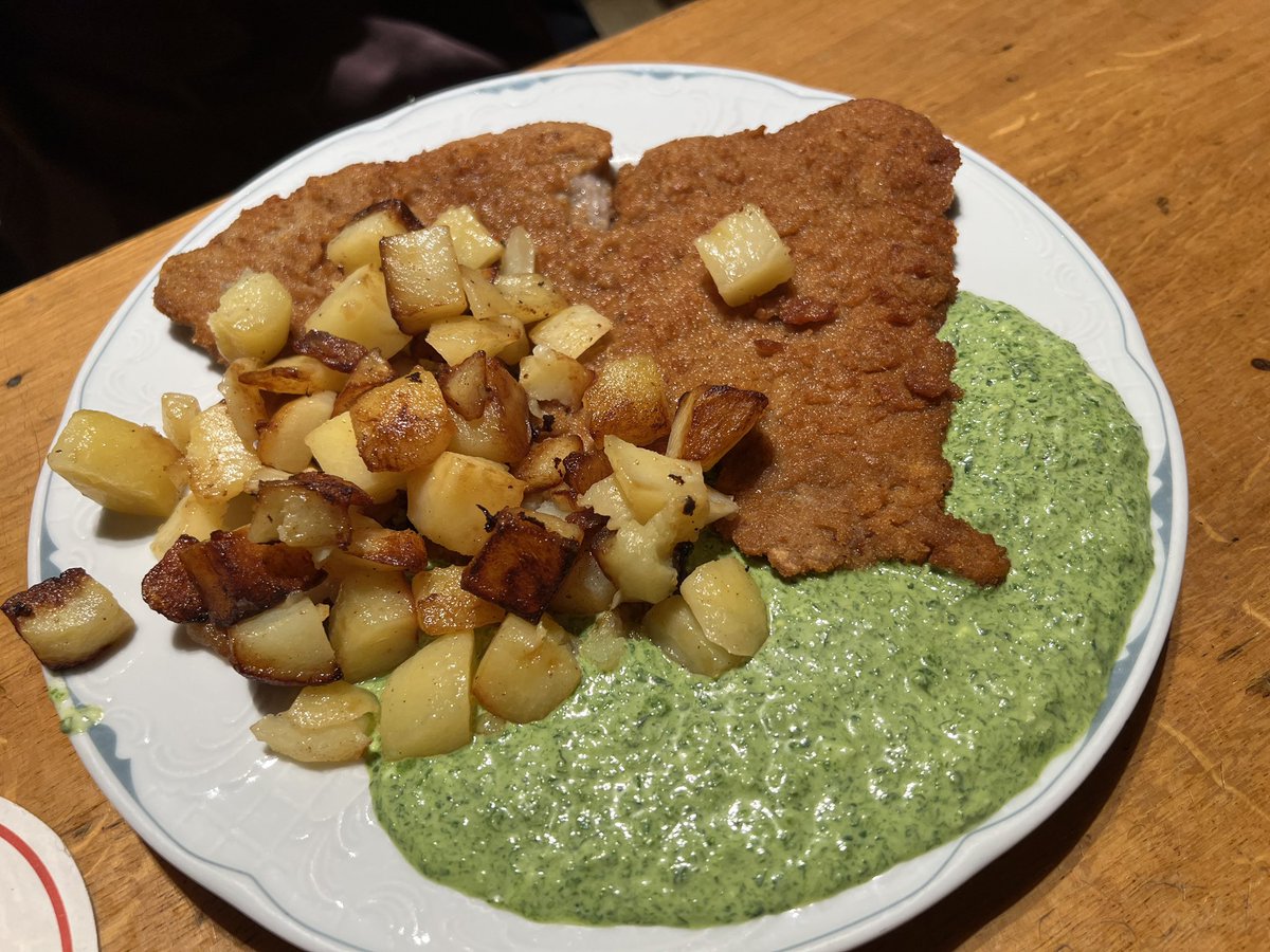 sakusakura0730's tweet photo. 今回の旅のドイツごはん🇩🇪🍖🍟#ドイツ飯 
芋🥔芋🥔芋🥔な毎日 https://t.co/oLvz2FCjHy