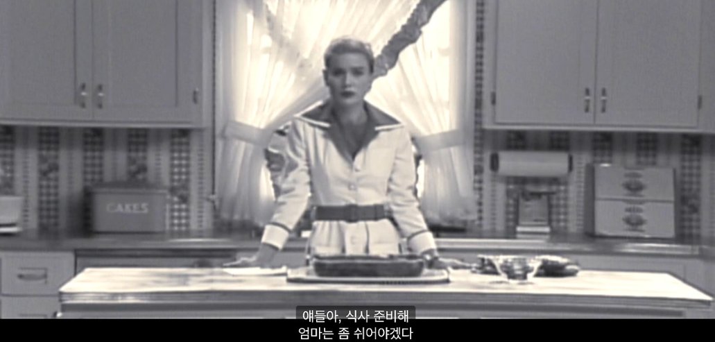 jipegalre's tweet photo. 애플 드라마 "레슨 인 케미스트리" 요!!

1950년대 화학자 엘리자베스가 요리 쇼 '6시 저녁 식사(Supper at Six)'의 호스트가 되어, 요리에 화학을 접목시켜 설명해요. 쇼를 보는 주부들에게 요리 이상의 것을 가르치려 합니다. 

미혼모, 화학자, 쇼 호스트 주인공! https://t.co/xE8WNya8h4