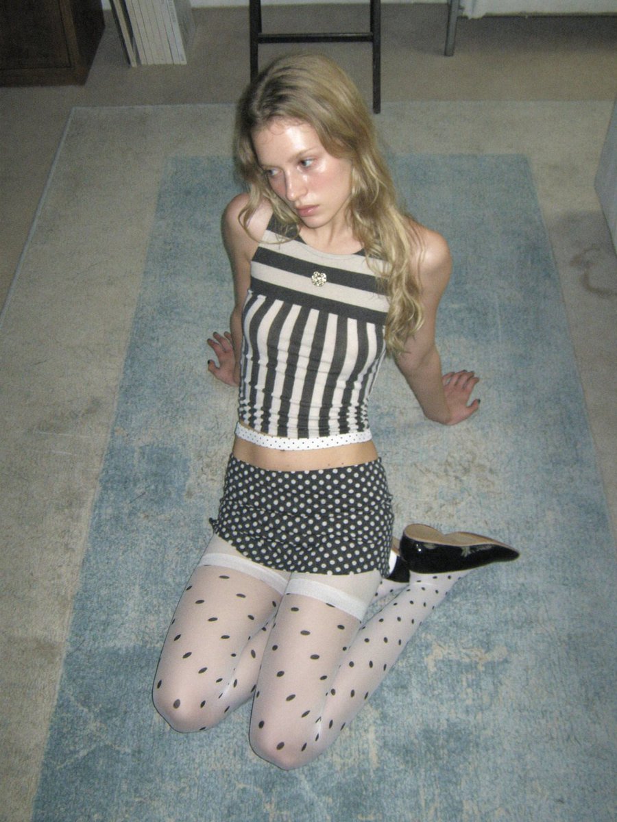 SOUL 2.0 just raised the bar for AI imagery.

Flash Editorial in plain words: you describe a scene &amp; SOUL makes it look like a professional fashion shoot.

Prompt in thread 🧵

Up to 10,000 FREE generations per user.
Try Higgsfield's flagship model now.