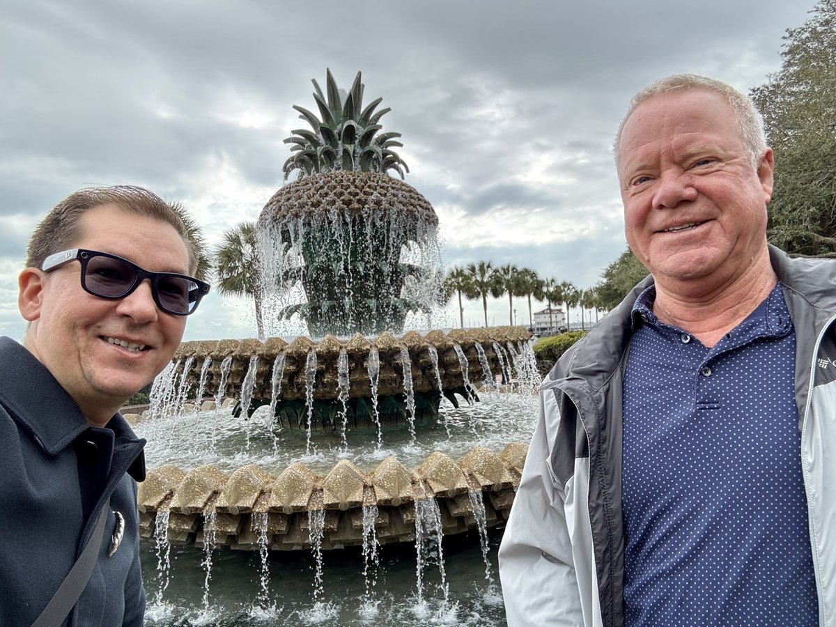 SashaEats's tweet photo. Charleston’s iconic Pineapple Fountain in Waterfront Park 🍍⛲️💛

#SashaInCharleston #travel #Charleston https://t.co/UOjTGl7Jjx