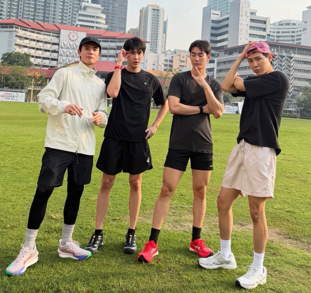 แก๊งเต้าหู้วีนแห่งตึกอโศก 🥺🤲🏻✨

#fforce_ #kasibook  #jimmyyjp #junniorrs