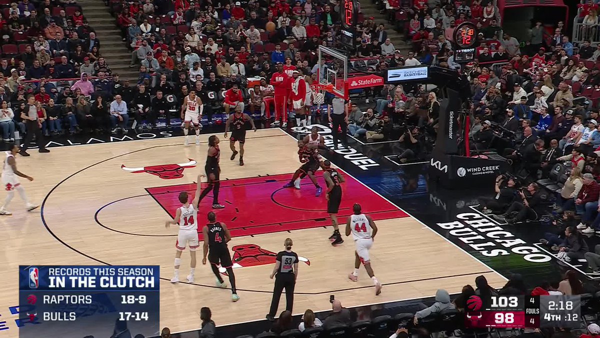 Clutch plays on both ends of the floor in crunch time from Tre and Ant!
@CHSN__ | #SeeRed