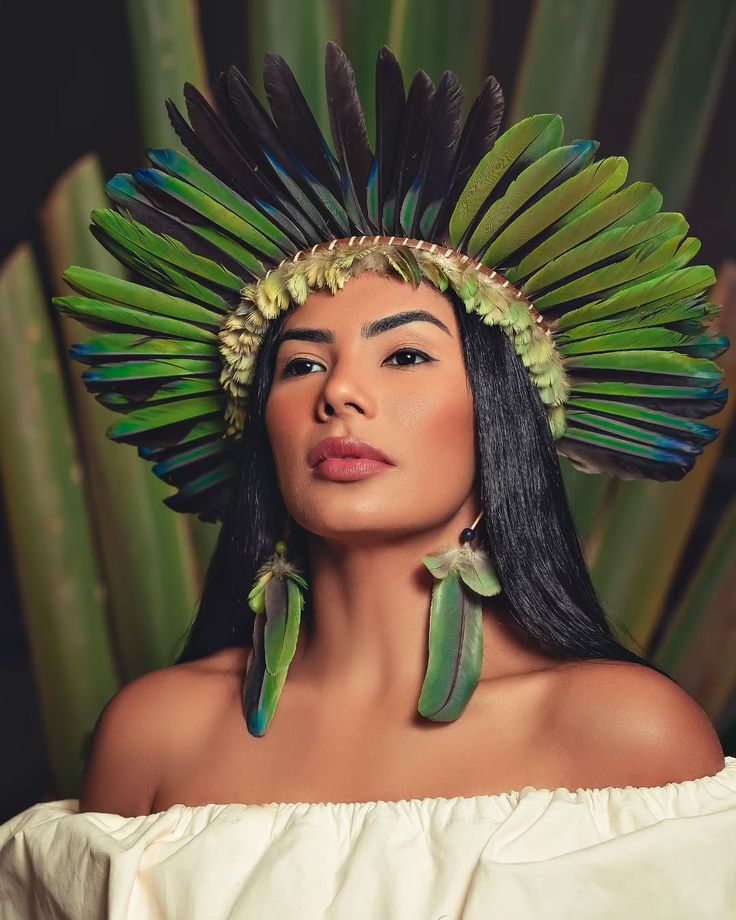 Fun Fact:

A Região do Rio Tapajós antes era chamada de MUNDURUKÂNIA pelos portugueses e brasileiros (Império) devido ao fato da região ser controlada pelos "Espartanos da Amazônia", os Mundurukus, apelidados de Os Cortadores de Cabeça, pois exibiam as cabeças mumificadas dos