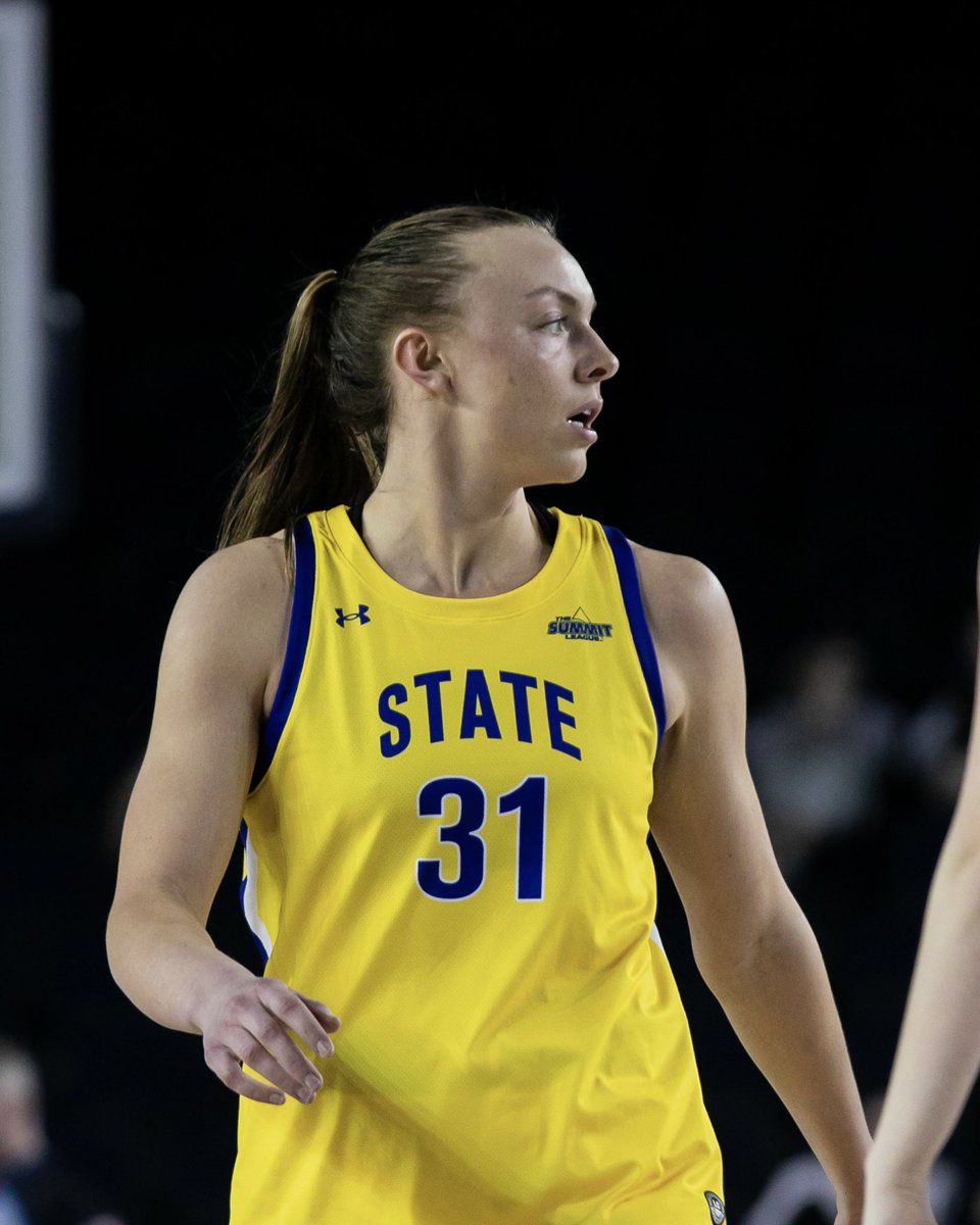 UNSTOPPABLE. 

Brooklyn Meyer at ORU » 
44 points (program record)
15-22 FG
14-17 FT
4 assists 
3 rebounds 
3 blocks 

#GoJacks 🐰