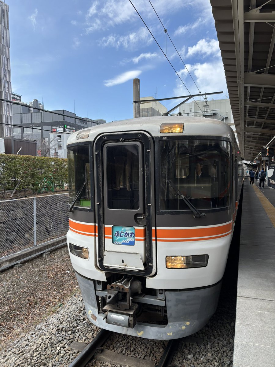 さて、朝打ち合わせを複数参加した後は、甲府から移動。 はじめてこれ