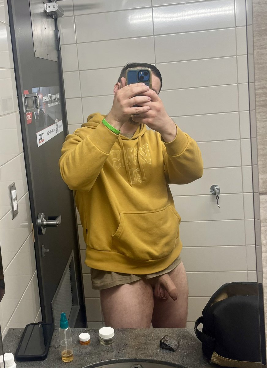 KansasHunk5's tweet photo. Good night, everyone. #str8 #bisexualman #Fansly https://t.co/bIMYXbCCAf