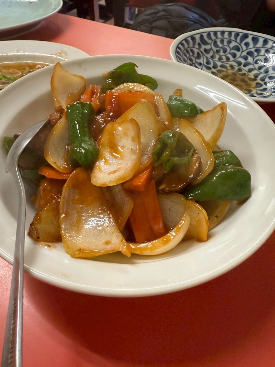 三久飯店 (祐天寺)

あんかけ焼きそばは、僕の町中華コースに入っており、からしをつけて食べるとキマります。

ちなみに酢豚もすきです。
カウンターがないので、誰かと行きたくなる町中華です。

真田佑馬

#一緒に行こうよ町中華 
#町中華 #7ORDER