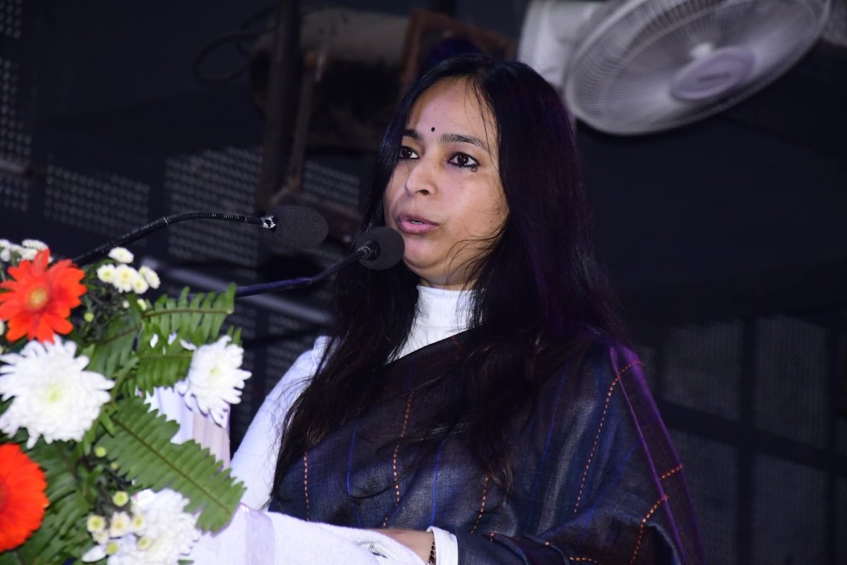 LIBLiterary's tweet photo. #WelcomeSpeech #ChiefCoordinator LIB Literary Chapter -Kavita Sahitya
#Curator #LIBLiteratureFestival2026
किसी अज़ीम सल्तनत की भीड़ में खोई
शख़्सियत बनने की हसरत नहीं
रियासत मुख़्तसर ही सही
पर हस्ती हमारी होगी
https://t.co/qEhGlKfzP7
@vikasvaibhavips @Imjyoti5 https://t.co/qtcu5dF0xs