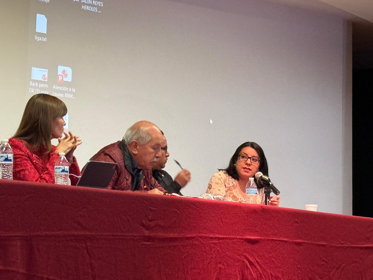 MAracely_Cruz's tweet photo. Las comunidades indígenas de Oaxaca siempre nos dan ejemplo de servicio y profundo amor comunitario.
Esta noche, en la Ciudad de México, recibimos a autoridades municipales de Oaxaca que acudieron a una reunión con el Mtro. Raúl Armando Quintero Martínez, del #INAFED. https://t.co/jjvWO5T9QM