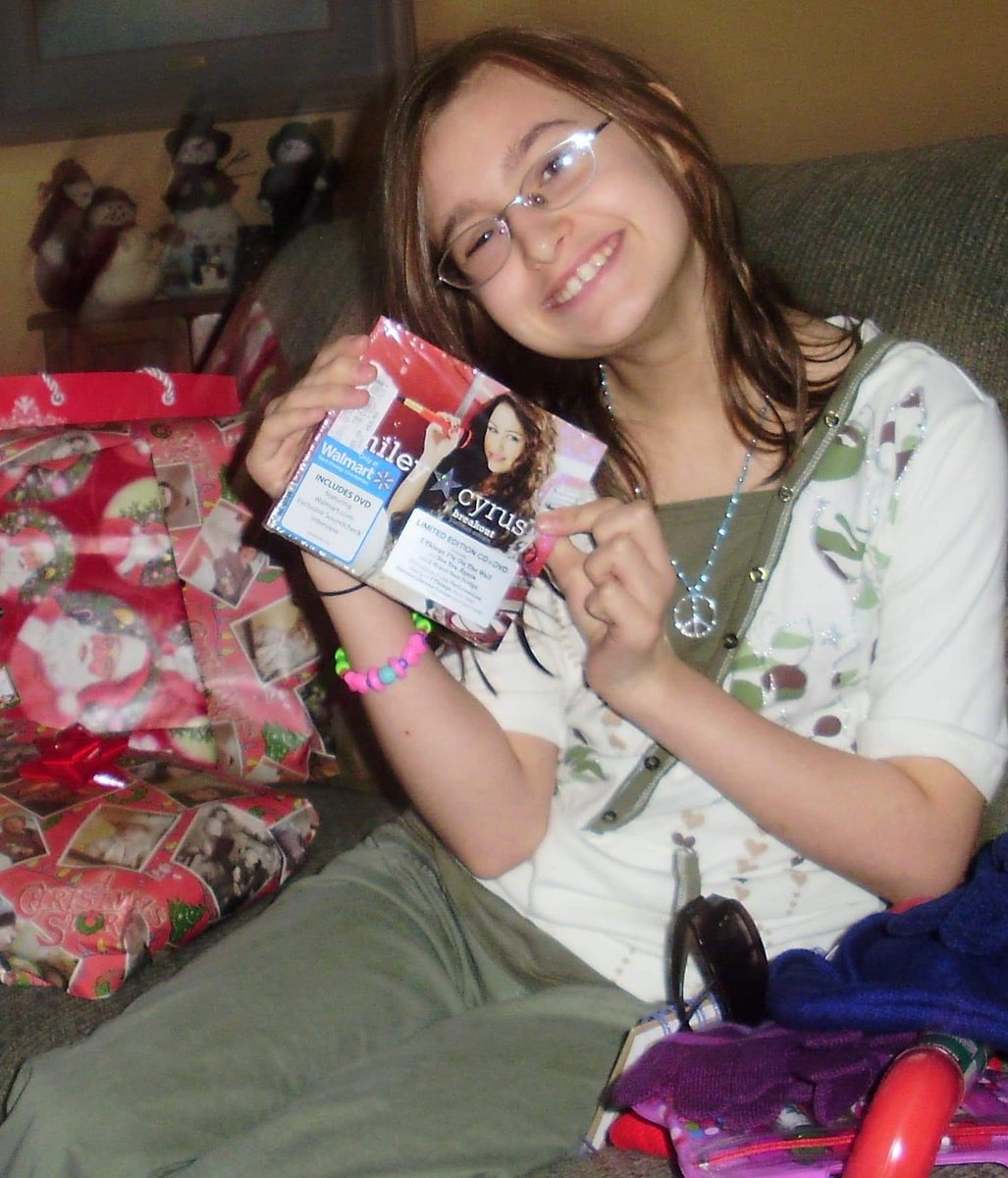 skyetheowl's tweet photo. @PopCrave @MileyCyrus @mileyworld 

I have been a Smiler since the very beginning! https://t.co/YXagA9hkIf