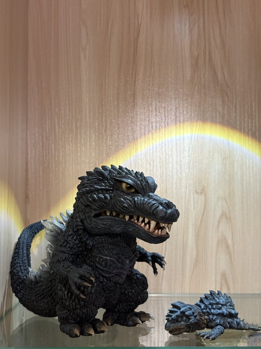 このQ版の戦龍は、左右の顔がかっこいいけど、正面はちょっと間抜けに見えますね。