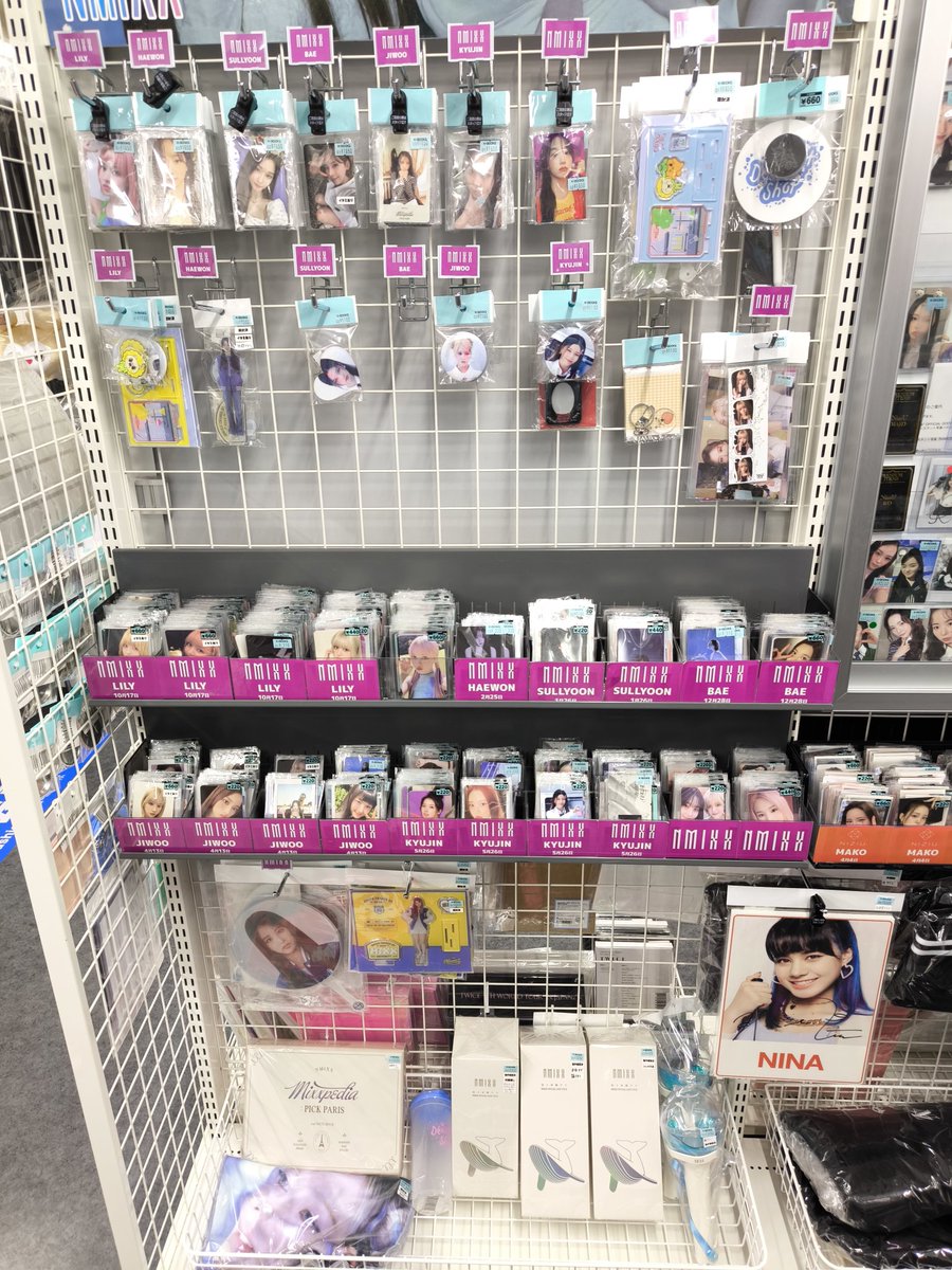 NMIXX 🐳 【コーナー紹介】 NMIXXコーナーはお会計レジ前にあります