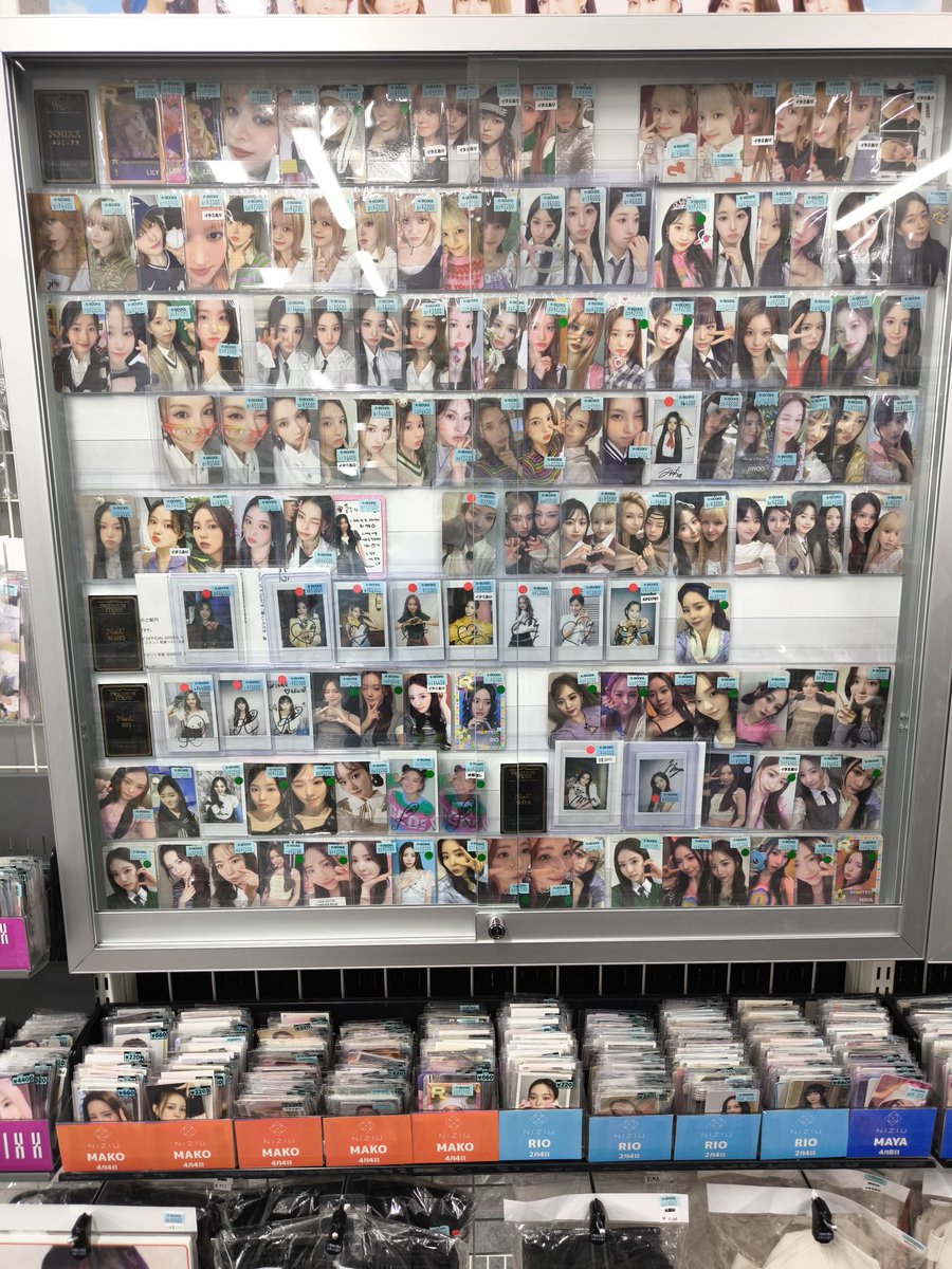 NMIXX 🐳 【コーナー紹介】 NMIXXコーナーはお会計レジ前にあります