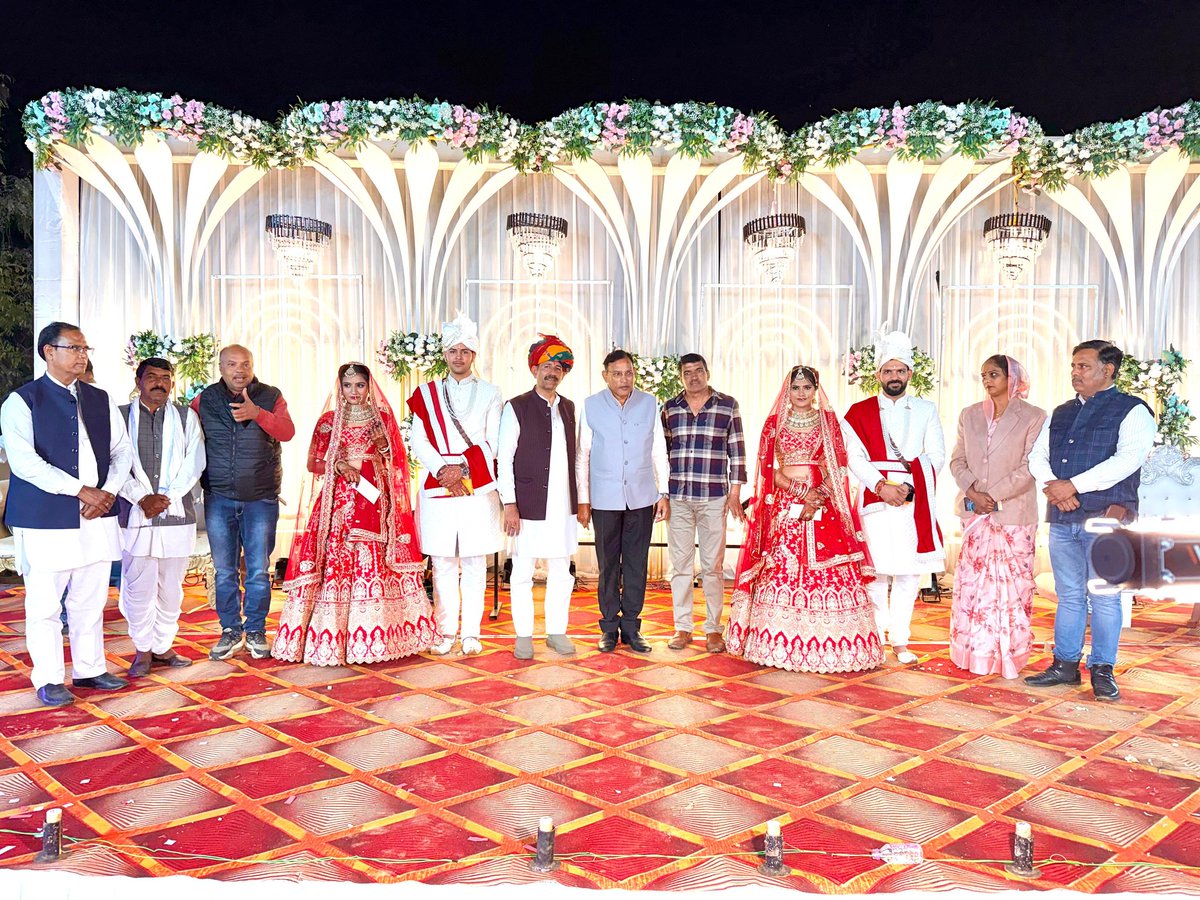 RamsahayvermaNW's tweet photo. गत दिवस विधानसभा क्षेत्र के विभिन्न मांगलिक कार्यक्रमों में सम्मिलित होकर शुभकामनाएं दी।
#Niwai #Peeplu https://t.co/EgyivIlPpN