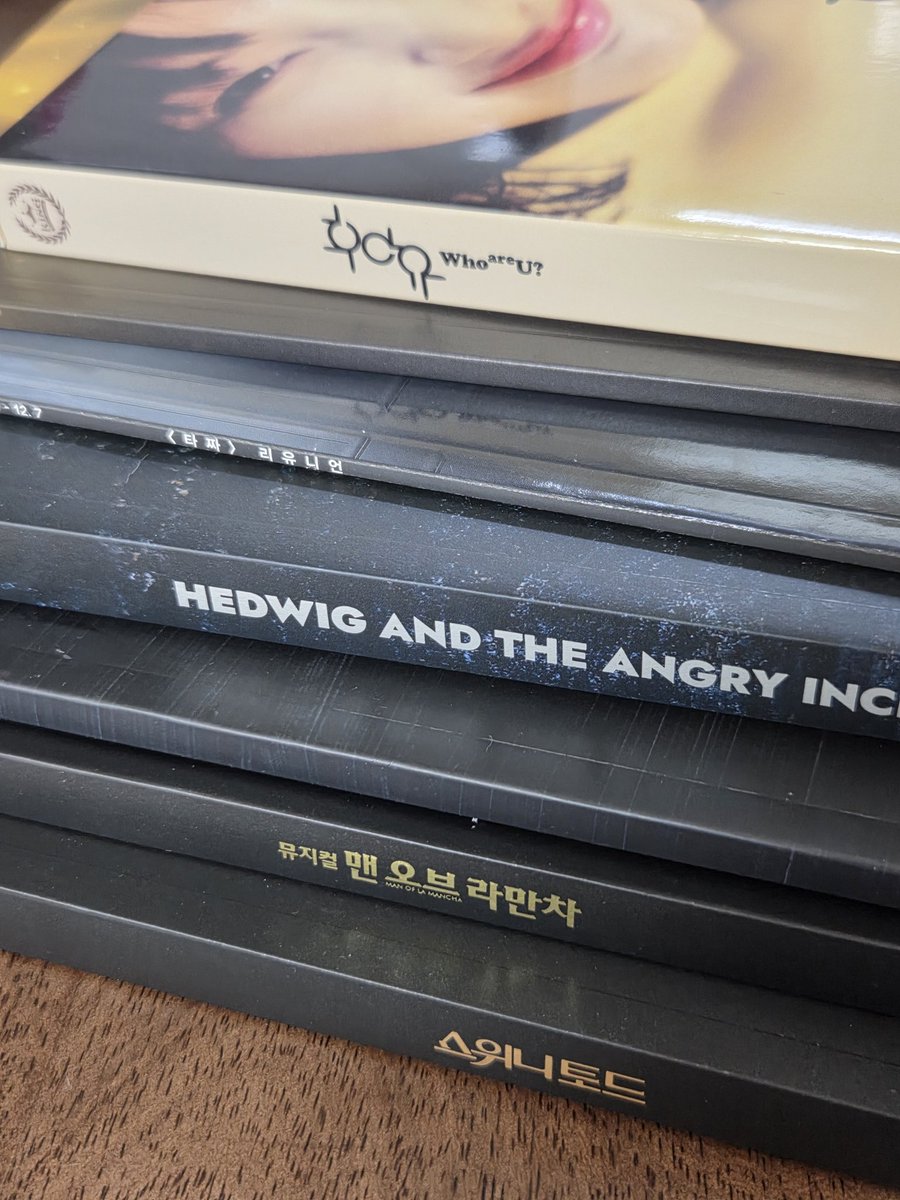 zzokpaa's tweet photo. 조승우 필모 뮤지컬 MD 양도
개당 5천, 택불포(반택가능)
전체 일괄구매시 반택 택포 2만

제6회 한뮤어 팸플릿 / 씨네21 필요한 분 계시면 무료로 추가해 드릴게영(선착순)

후아유 DVD 
21 맨오브라만차 플북
21 헤드윅 플북(겉면 상태 확인 필수)
13 헤드윅 플북
19 스위니토드 플북

DM 주세용 https://t.co/9cRMSbBmha