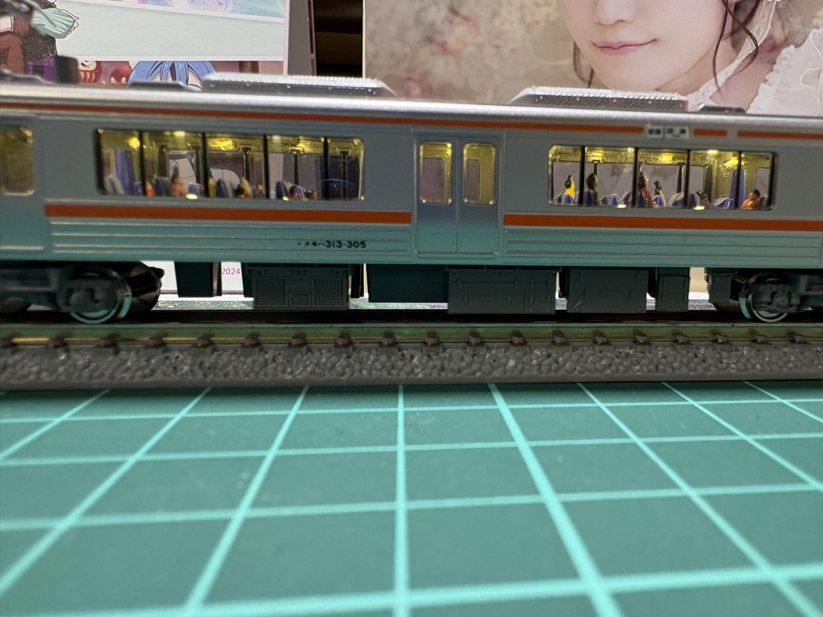katoの313系300番台に室内灯・車内加工シール・乗客を乗せてみた