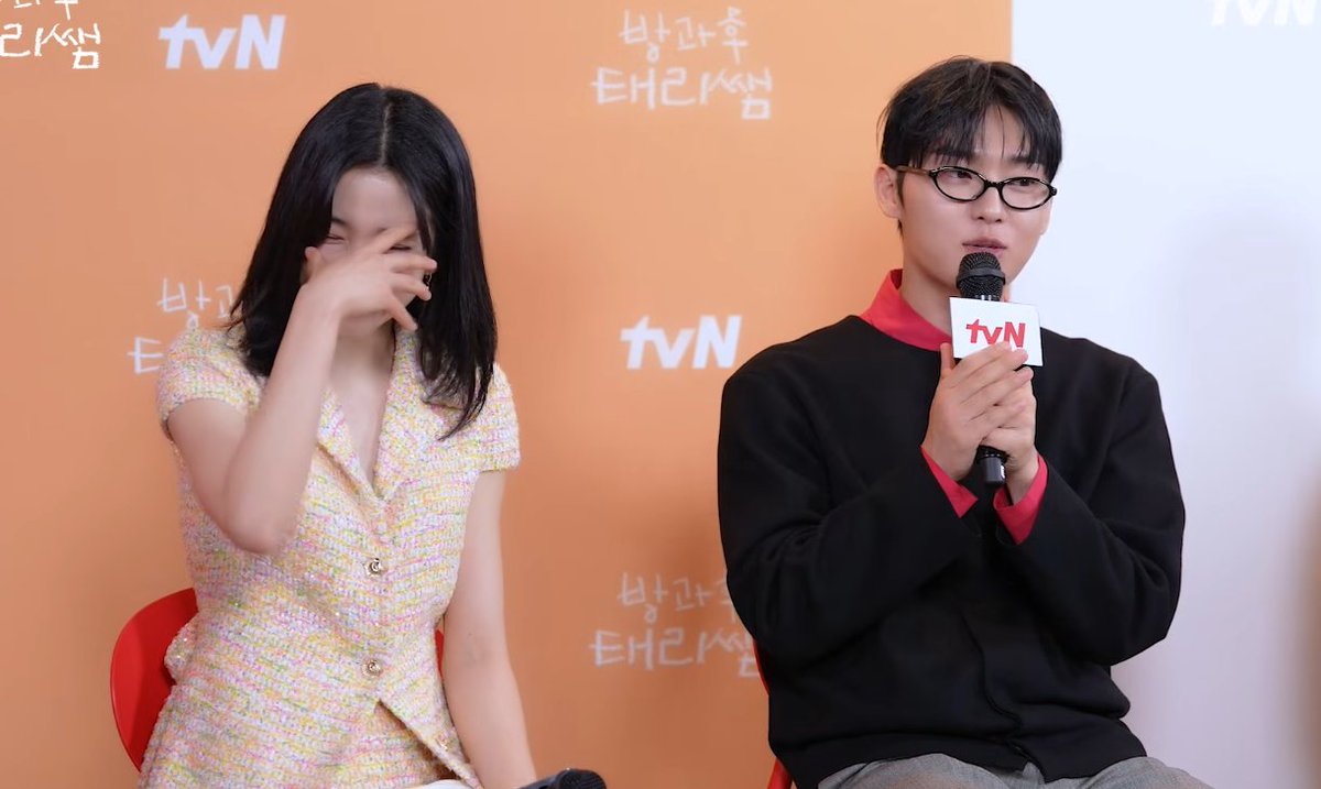 혀눅이 말하기 전부터 웃참하더니 말하고 나서 요래됨