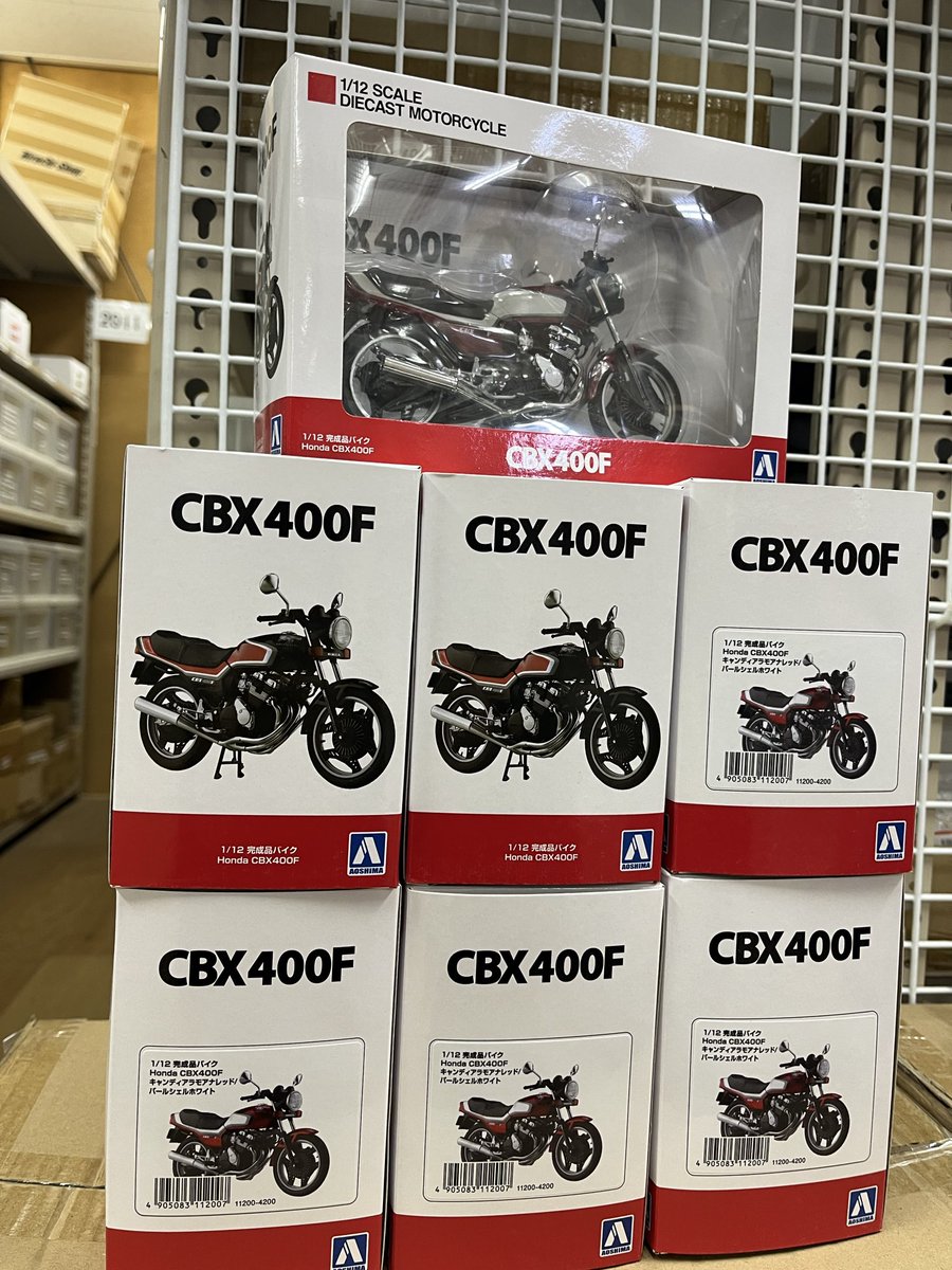hirochishop's tweet photo. ✨在庫あり！おすすめ✨
アオシマ スカイネット 
1/12 完成品バイク
Honda CBX400F キャンディアラモアナレッド／パールシェルホワイト
🏍️塗装済み完成品
1984年の人気400ccモデルを忠実再現！
💥お手元で楽しめる完成品モデルです！
https://t.co/11WbTqnphP https://t.co/iX2CSTpRzN