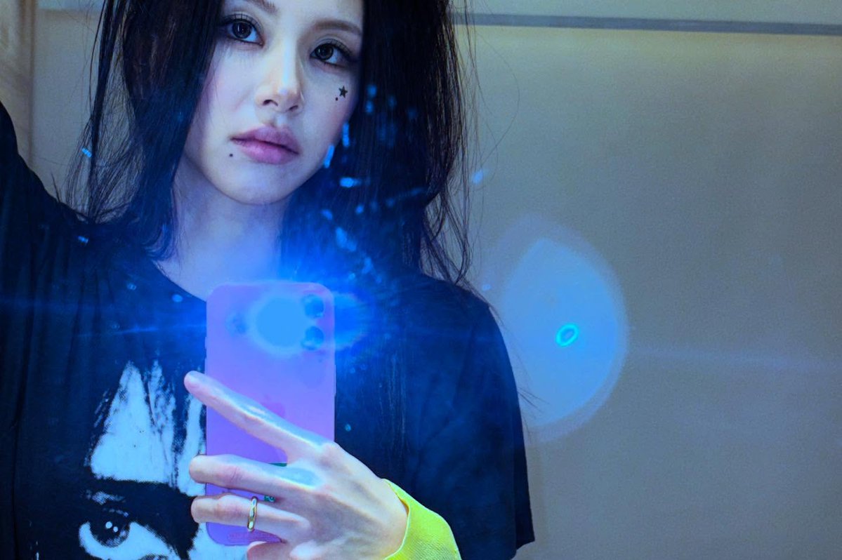 pinkot9's tweet image. Chaeyoung's duality