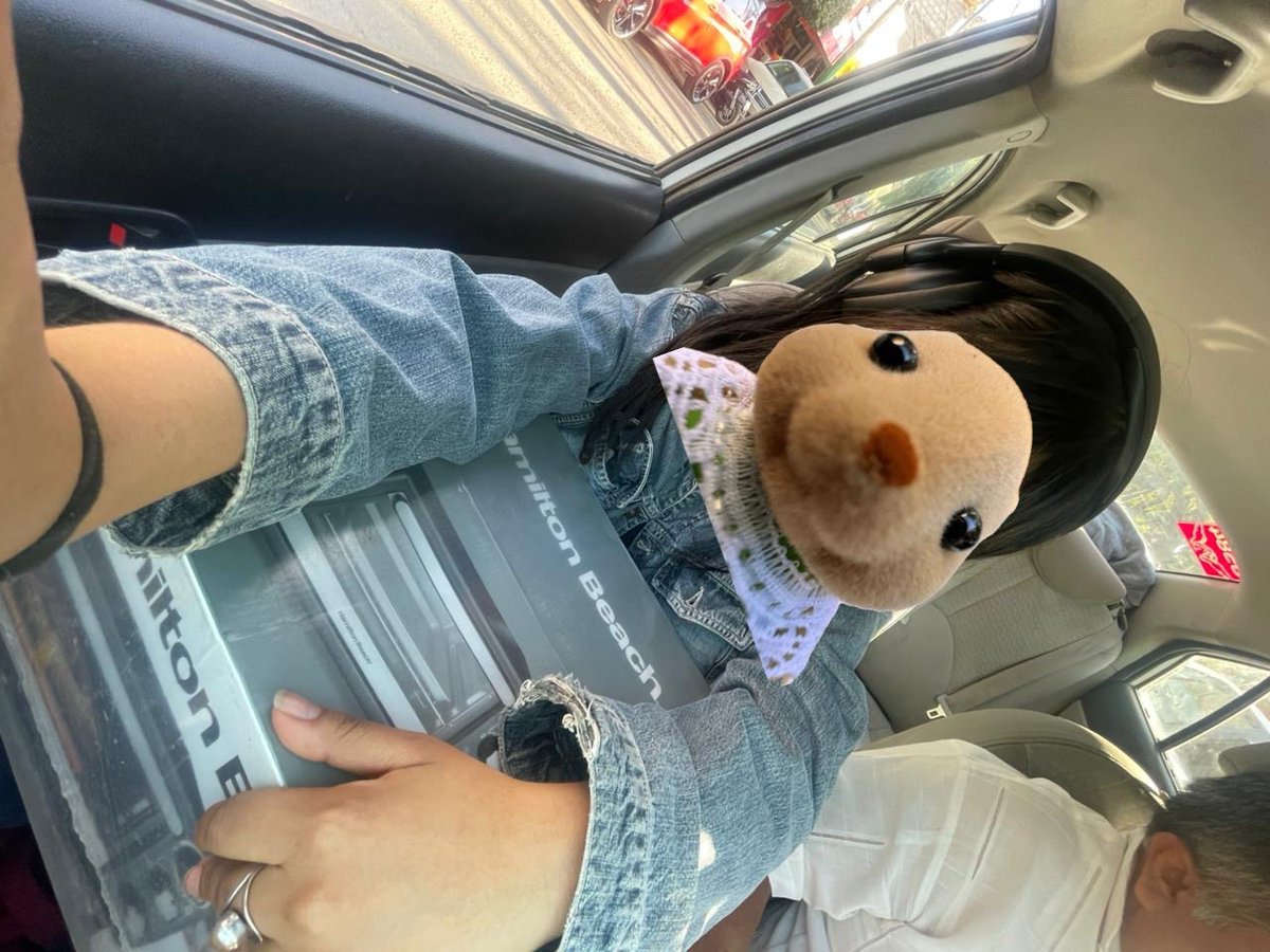 cryingcchild's tweet photo. Yo con mi hornito q me compre, soy felis pq puedo comer molletes cuando yo quiera yupi https://t.co/SiuwZhaduz