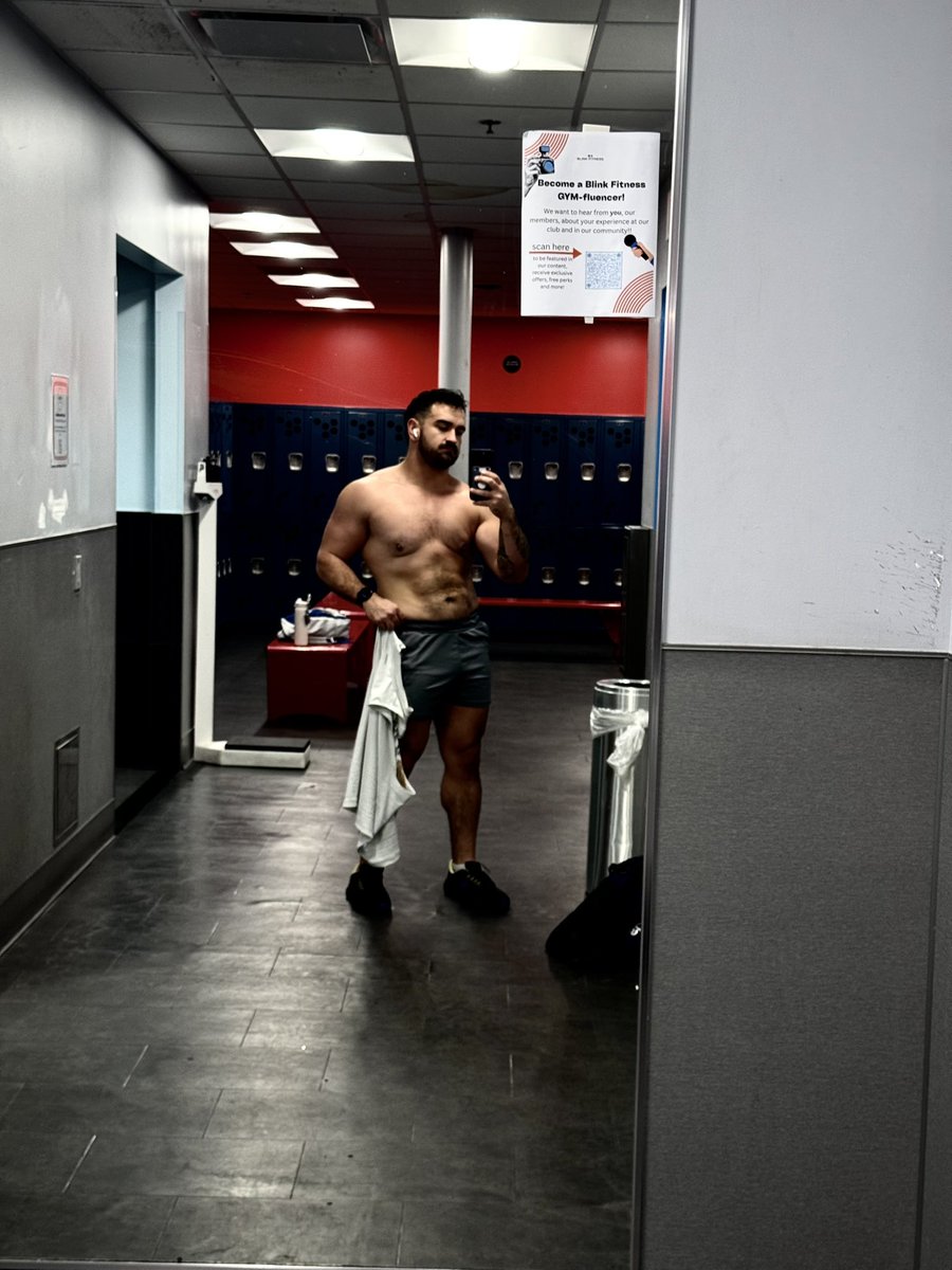 BurnsDallin's tweet photo. Last gym selfie until April, sadly. #gym #gay https://t.co/67vsRBs19e