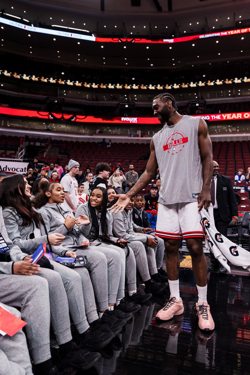 example_academy's tweet photo. Grateful for every experience! Thank you Patrick Williams and the Chicago Bulls for the amazing hospitality for our girls‼️ It’s different here. 🦅 #AcademyBusiness https://t.co/1v9XqjdFhV