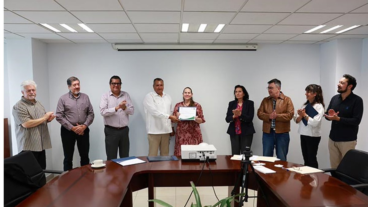 ¿Misión cumplida? Tras destruir legalidad y autonomía en la <a href="/UVeracruzanaMx/">Universidad Veracruzana</a>, sale Juan Manuel Pinos de la Junta de Gobierno y asume presidencia Diana Folger, otra de las golpistas 

laclaveonline.com/2026/02/20/mis… <a href="/RedUVLegalidad/">Red UV por la Legalidad</a>