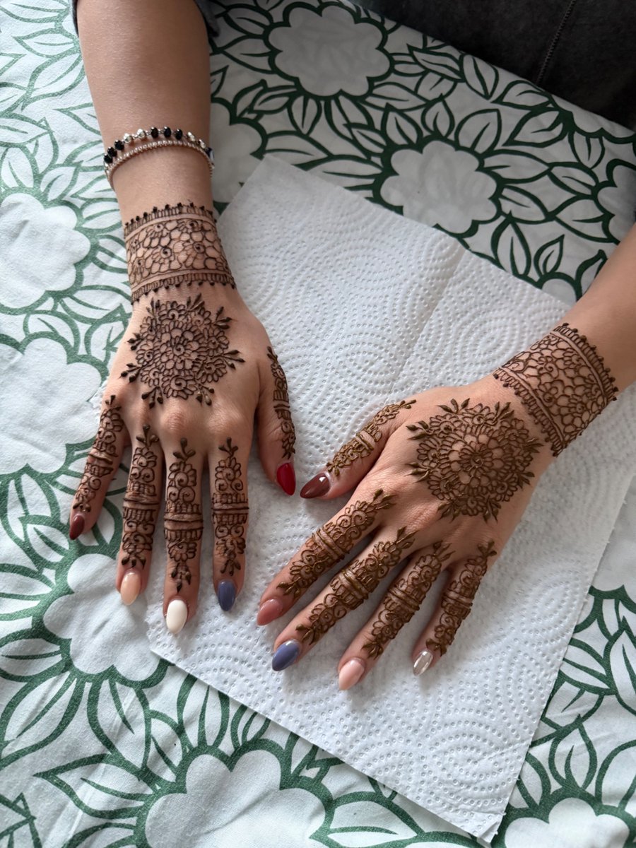 aishwarya🍎 tweet media