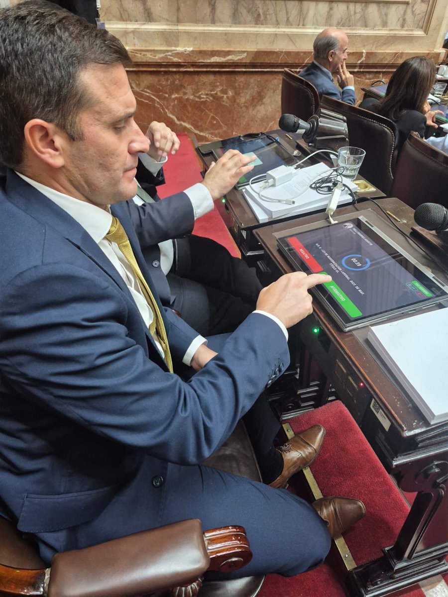 Argentina necesita menos burocracia y más trabajo. La aprobación de la Ley de Modernización Laboral en Diputados marca un punto de inflexión: reglas claras, empleo formal y un país que vuelve a apostar por la producción y el mérito. 
Con la conducción del Presidente <a href="/JMilei/">Javier Milei</a> a