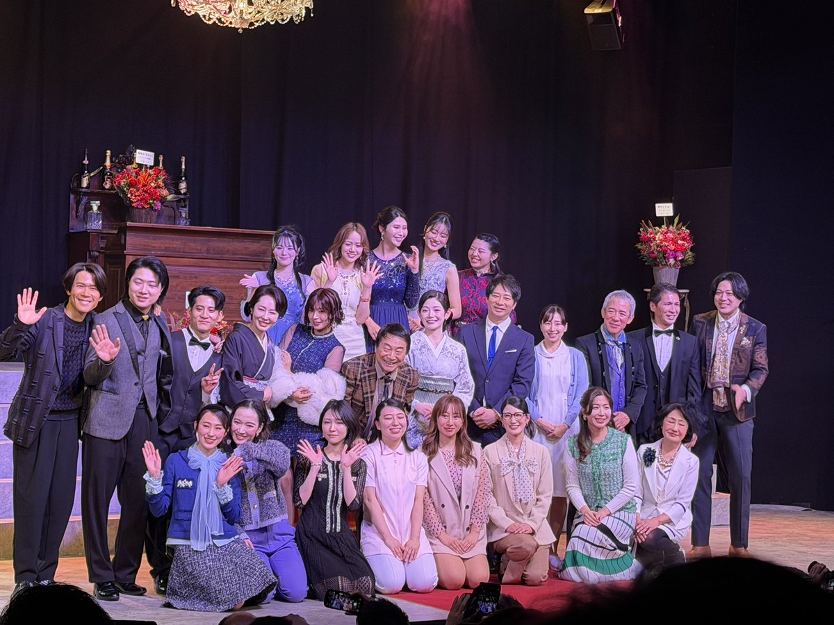 10caratsキャプテン 浦野祥鷹くんご出演の #黒革の手帖 を観劇！

1週前には江添皓三郎くんも同じ役でご出演！知り合いも沢山だったのですが、どうしても行かれず…残念。

キャップは流石です！ハマってました！！
初日の緊張感も味わいつつ、楽しく観劇しました！
やっぱりって芝居いいな〜