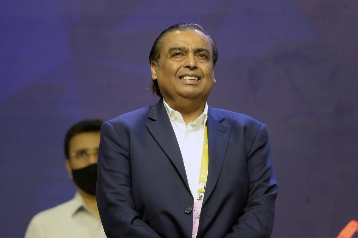 khabaraajki121's tweet image. Mukesh Ambani ne AI push mein ek bada kadam uthaya hai! $110 billion ka data center investment plan announce kiya hai!  India ki tech duniya ko badal dene wala hai. #AmbaniAI #TechRevolution #IndiaRising #MukeshAmbani