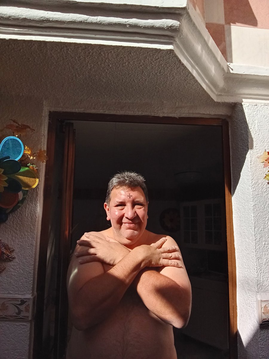 Ante ese alocado sol, les mando un fuerte abrazo.