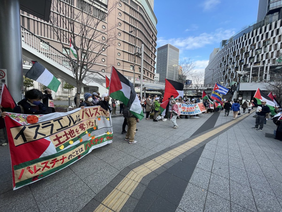 yamakawa_ys's tweet image. 2月15日 #関西ガザ緊急アクション が大阪駅前スタンディングに約100人
🇯🇵はイスラエル製軍事ドローン購入するなと訴えた
#ZENKO で2・13 #FANUC 全国一斉行動を報告
この日は🇺🇸🇩🇪🇮🇪など国際共同行動
🇯🇵のFANUC社はパレスチナ市民を殺す武器製造ラインを提供と国連で名指しされている
#Palestina 連帯