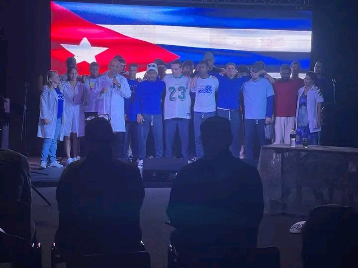 A todo ritmo y sabor 🇨🇺 se desarrolló la intervención integral del Barrio el Fanguito, en el Vedado Capitalino. En el Barrio Debate, se conversó con el pueblo que rechaza las drogas, que protege a sus hijos, que defiende su obra. La campaña #ContraLasDrogasSeGana va con todo!!!