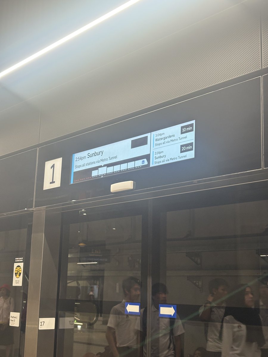 MatthewBoldist1's tweet photo. It seems like the pid system isn’t coping very well with tunnel delays - it didn’t know the train that forms it was cancelled - an there wasn’t any announcement on the platforms (either human or not) that it had been - it just dropped off the screens without any addressing. https://t.co/ynP9BEHDgk