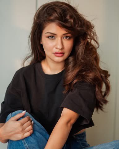 saurabhpal44's tweet photo. Avneet Kaur keeps it real and relatable in her latest post🖤🔥
#AvneetKaur #GenZIcon #OOTD #CasualVibes #NaturalGlow #BollyBuzz #avneetkaurhot https://t.co/MfE6d23l1Q