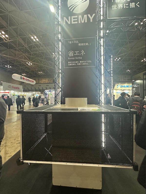 nemyltd's tweet image. \\第6弾！製品紹介シリーズ⚙//📷
HVAC&amp;amp;R JAPAN 2026の会場で展示した製品を紹介いたします！✨

\\直射日光から室外機を守るシャネット☼//
消費電力を抑え、光熱費・CO²の削減を実現しました↷
nemy.co.jp/ksk/energysavi…
名前の由来は「遮断する + ネット(網)」で「遮‘シャ’ネット」です🌞

#HVAC