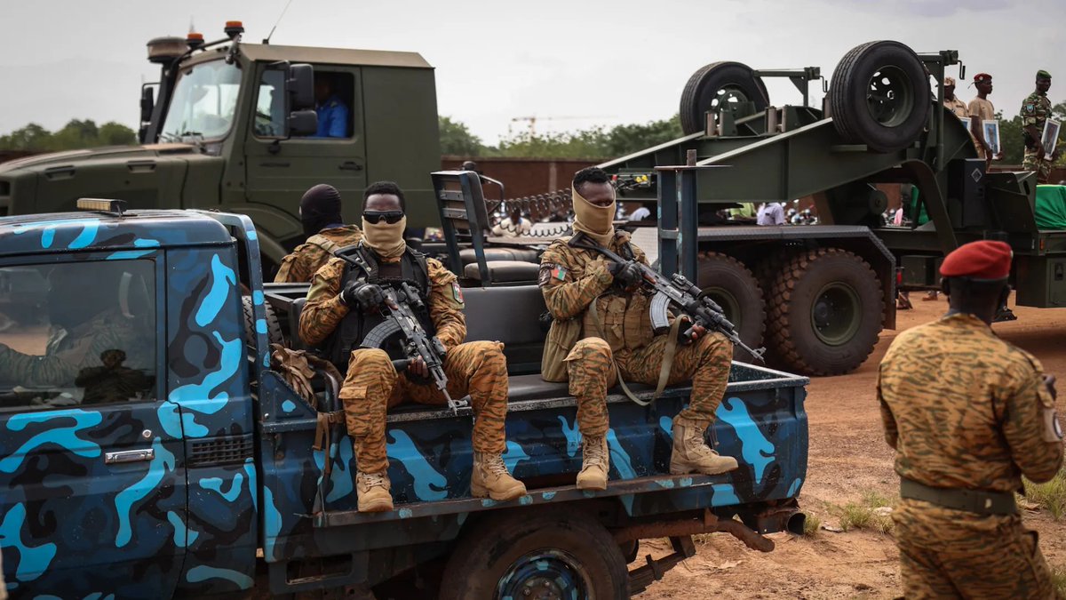 [ 🇧🇫 BURKINA FASO ]

🔸 Des attaques coordonnées attribuées au groupe jihadiste JNIM ont fait plus de 180 morts en une semaine au Burkina Faso, selon des notes internes de deux missions diplomatiques consultées par Reuters.

Les assauts, menés presque simultanément dans plusieurs