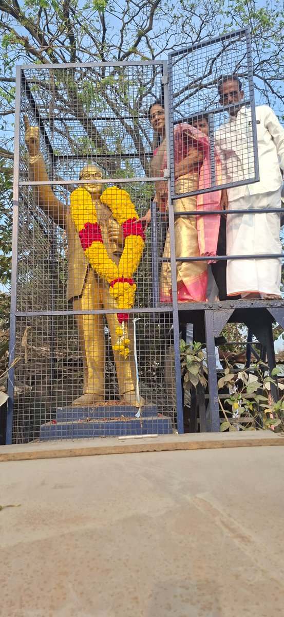 GanthiRamadoss's tweet photo. இன்று ((20-02-2026)அரக்கோணத்தில், பாட்டாளி மக்கள் கட���சியின் நிறுவனர் தலைவர் மருத்துவர் அய்யா அவர்களால் நிறு���ப்பட்ட அண்ணல் அம்பேத்கர் அவர்களின் திருவுருவ சிலைக்கு மாலை அணிவித்து மரியாதை செலுத்தினேன்.!

ஸ்ரீ காந்தி இராமதாசு 
செயல் தலைவர், பாட்டாளி மக்கள் கட்சி https://t.co/VBo1zNStWE
