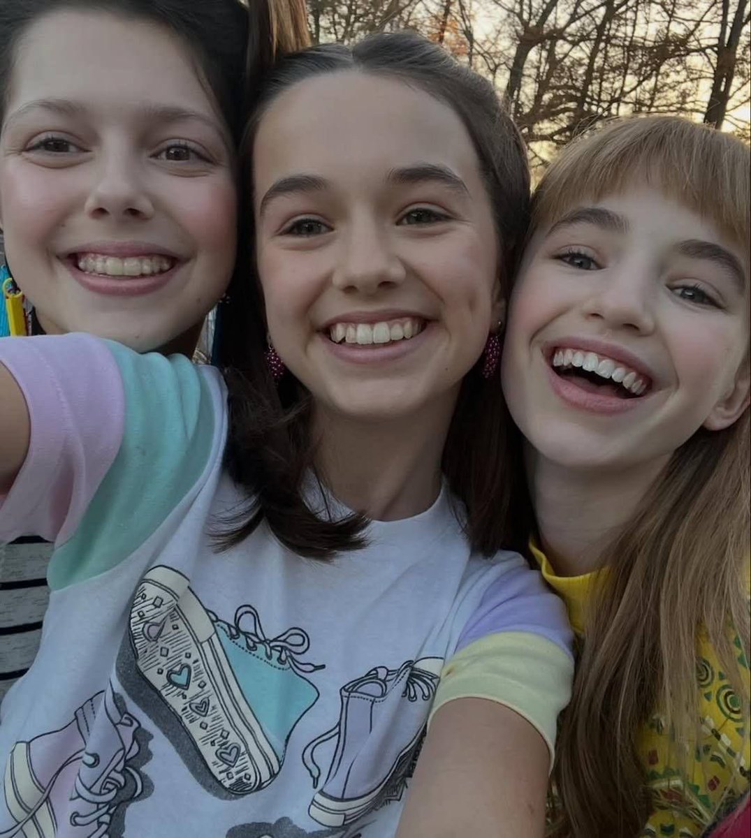 wondertwinning's tweet image. they would watch SpongeBob together #IDC