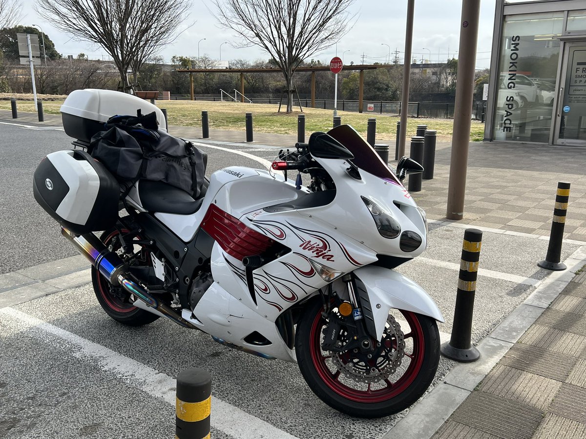 今日はおでかけ。首都高渋滞してるークラッチにぎる左手きつい〜😓