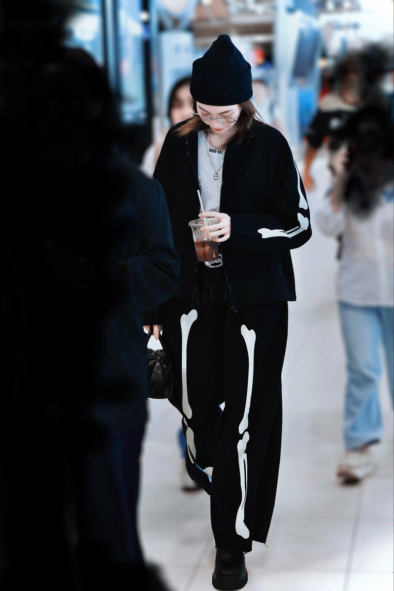 Minneen1's tweet image. Airport fit แต่ fashion icon energy เต็ม 100
น้องออมใส่อะไรก็ดูมีสไตล์ แฟชั่นนิสต้ามาก😍

#OrmAirportLook
#OrmKornnaphat #ออมกรณ์นภัส
 @ormmormm